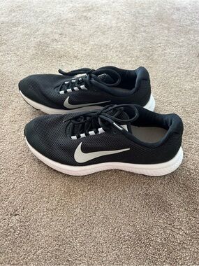 Nike Black & White Running Sneakers women’s size 7.5